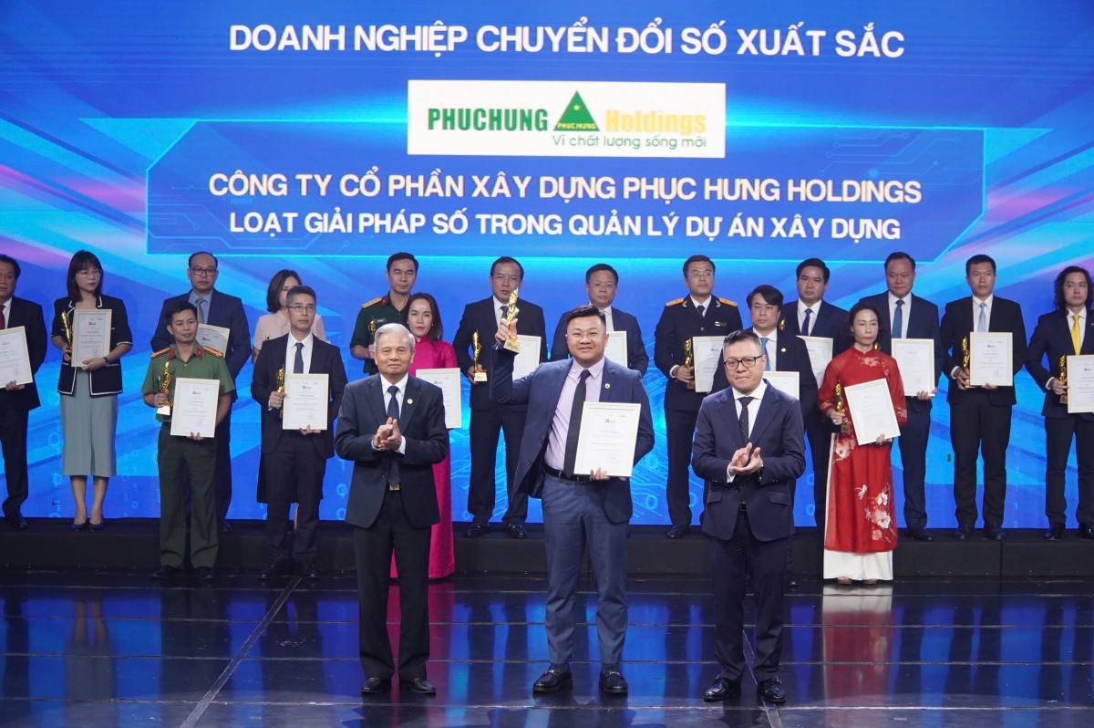 Phục Hưng Holdings được vinh danh “Doanh nghiệp chuyển đổi số xuất sắc” năm 2025