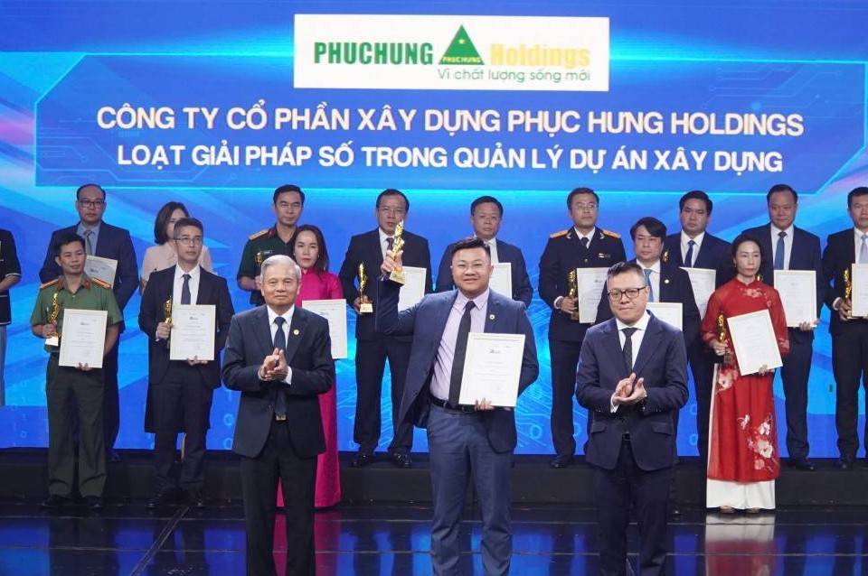 Phục Hưng Holdings được vinh danh “Doanh nghiệp chuyển đổi số xuất sắc” năm 2025