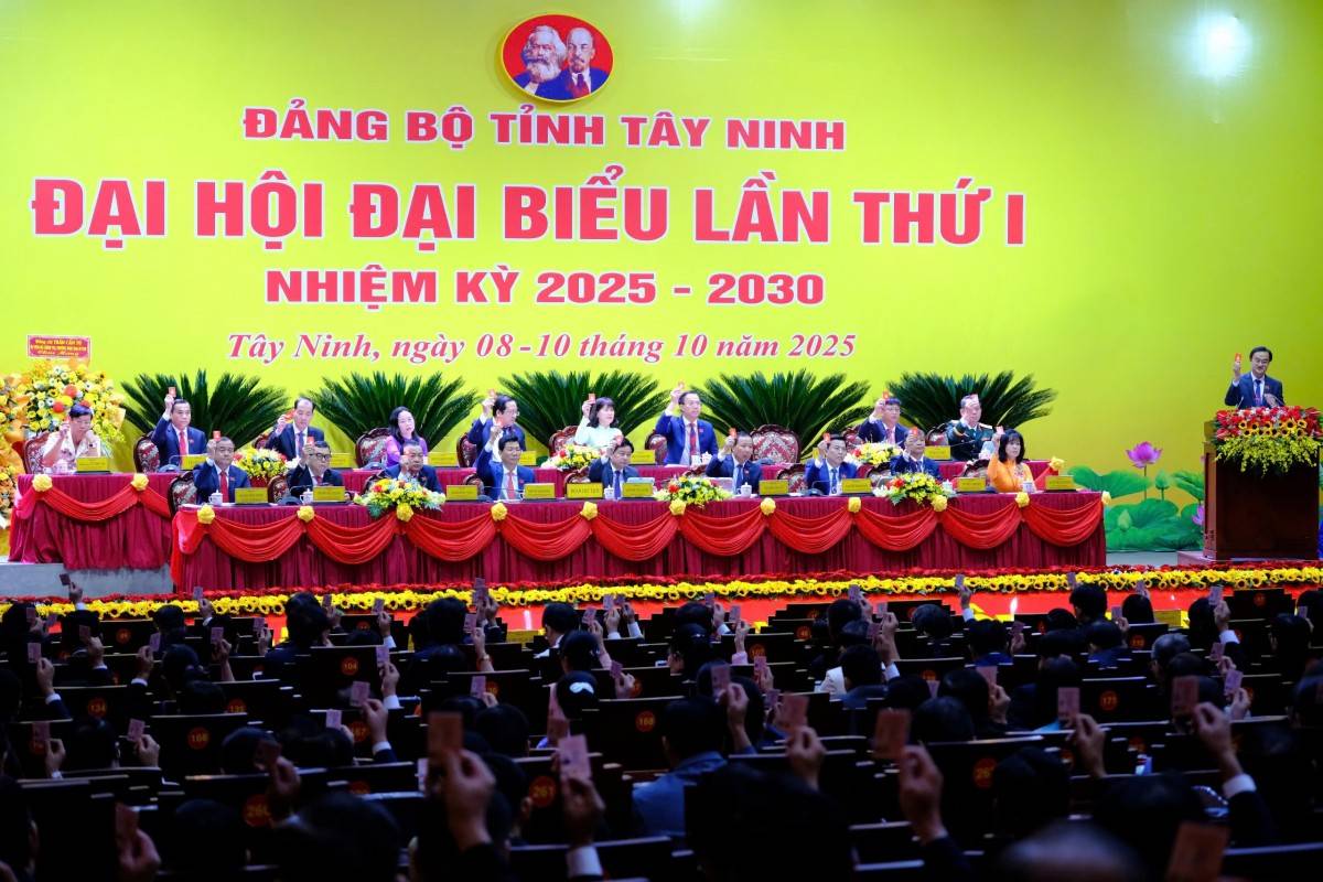 Đoàn chủ tịch Đại hội