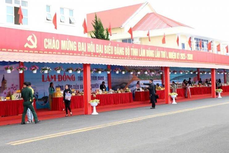 Quảng bá nông sản Lâm Đồng tại không gian trưng bày chào mừng Đại hội Đảng bộ tỉnh