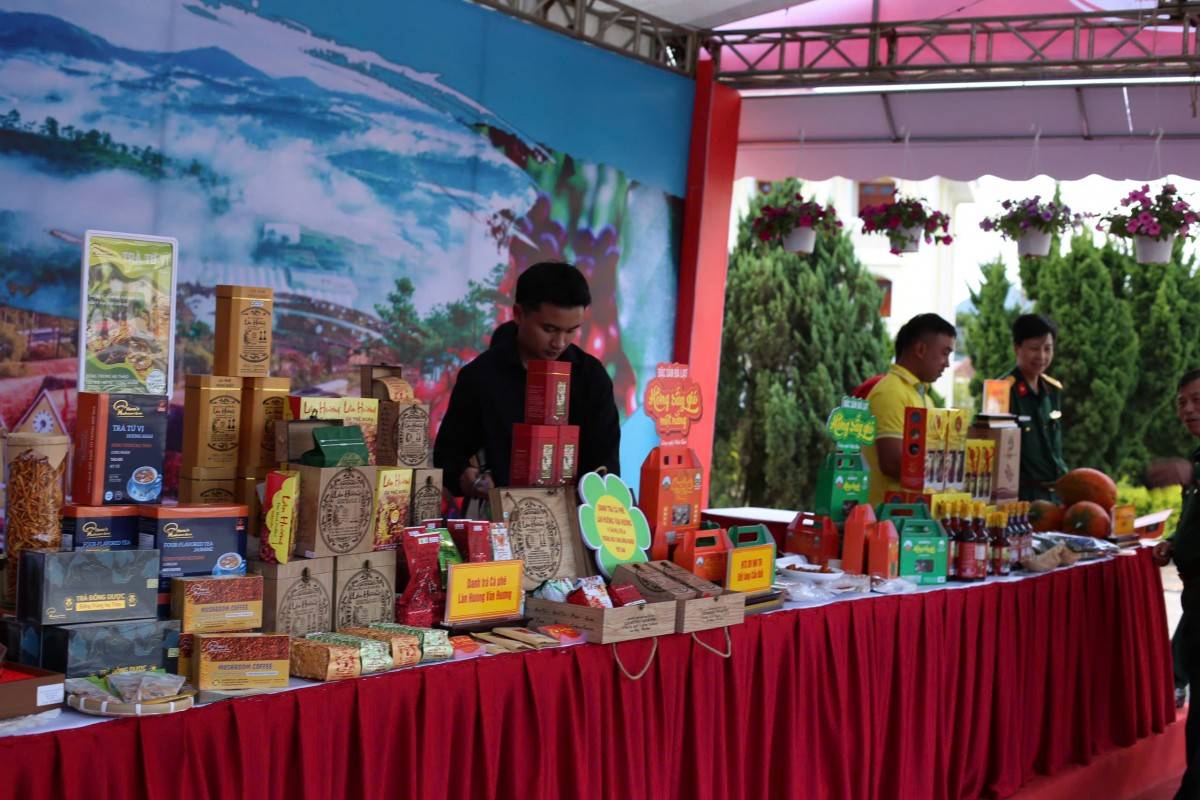 Quảng bá nông sản Lâm Đồng tại không gian trưng bày chào mừng Đại hội Đảng bộ tỉnh