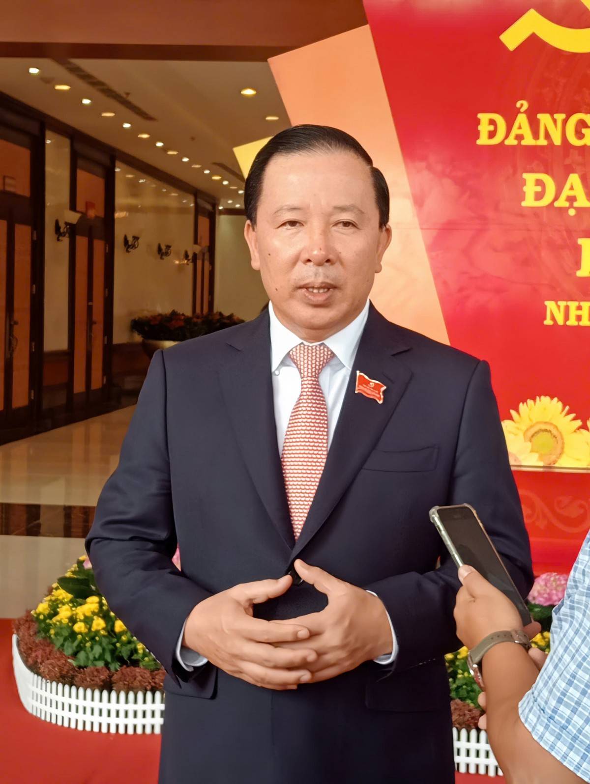 Chủ tịch UBND tỉnh Tây Ninh trả lời phỏng vấn báo chí.