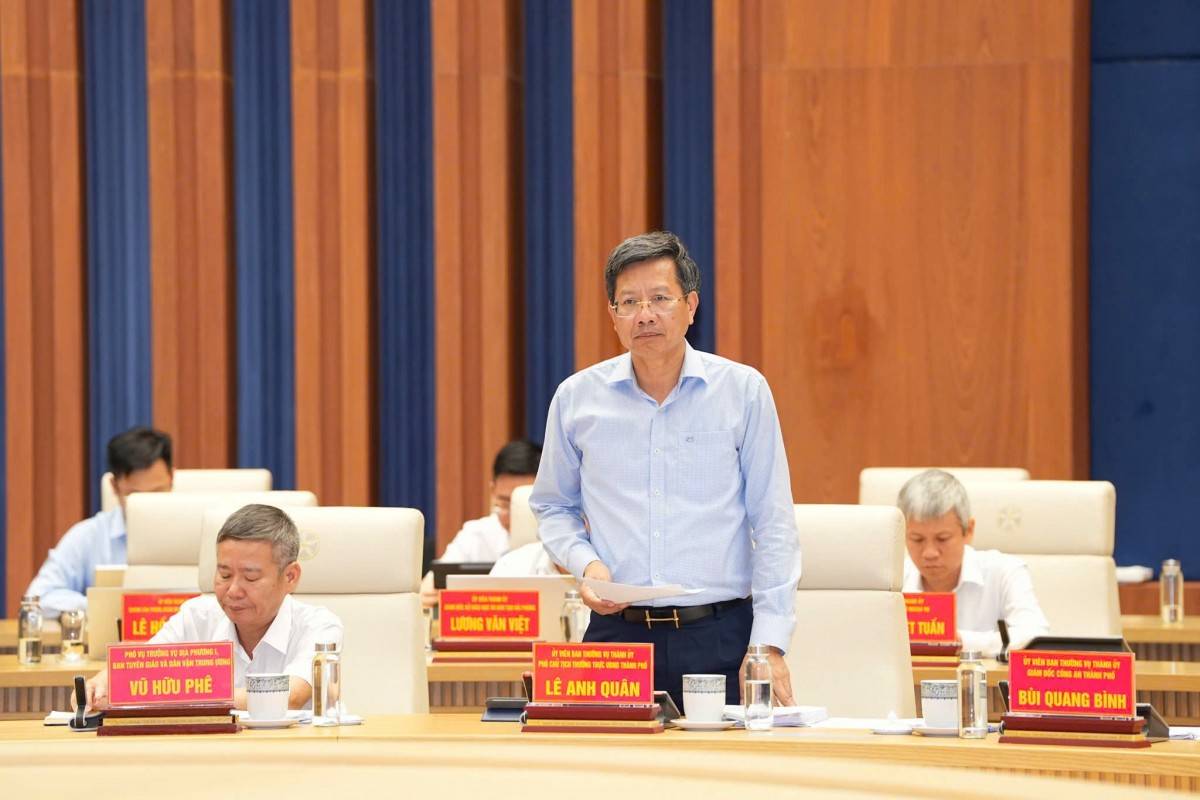 Phó Chủ tịch Thường trực UBND thành phố Lê Anh Quân phát biểu tại Hội nghị.