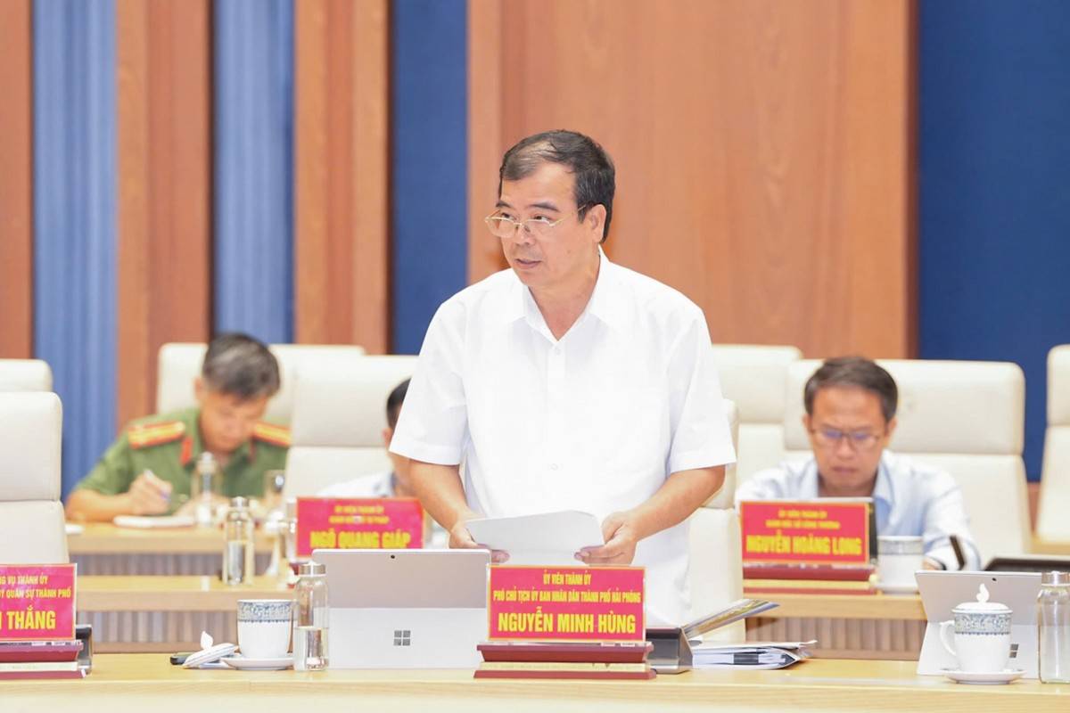 Phó Chủ tịch UBND thành phố Nguyễn Minh Hùng phát biểu tại Hội nghị.