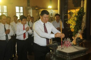 Hiệp hội Doanh nghiệp tỉnh Thanh Hoá dâng hương báo công Bác nhân kỷ niệm 21 năm ngày Doanh nhân Việt Nam