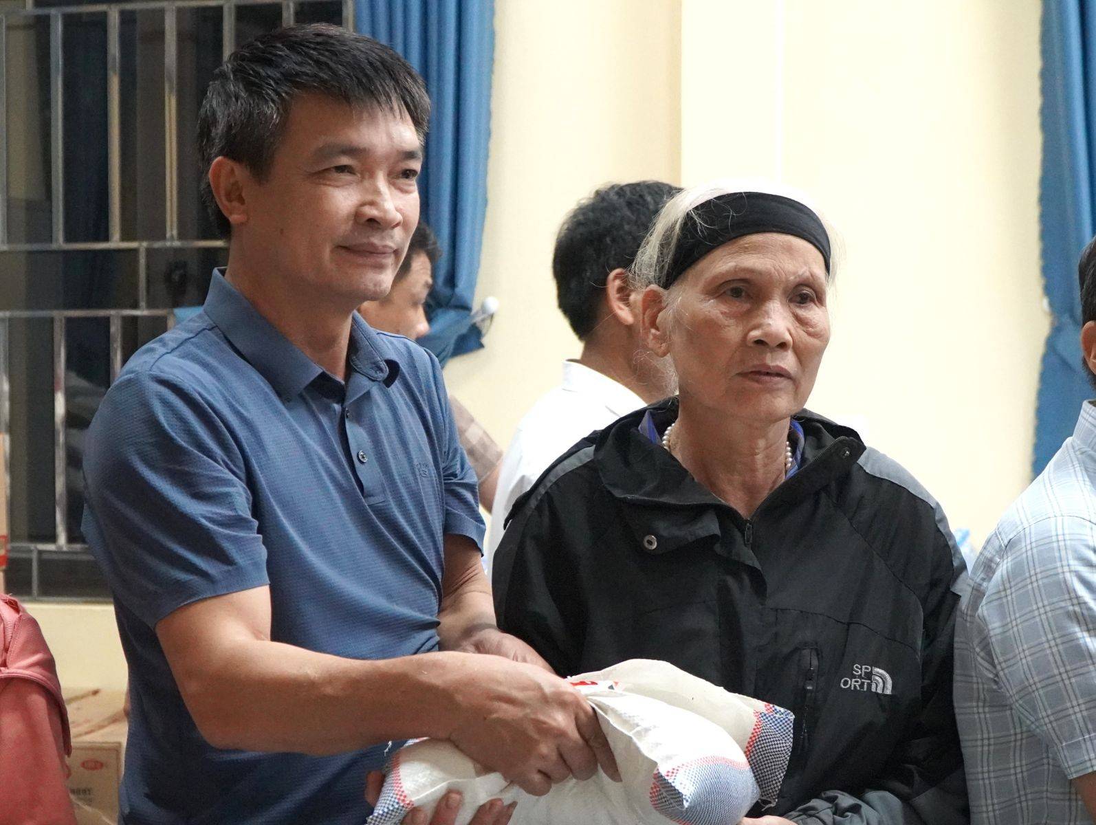 Doanh nghiệp Tuyên Quang chung tay sẻ chia khó khăn với đồng bào vùng lũ Tân Quang