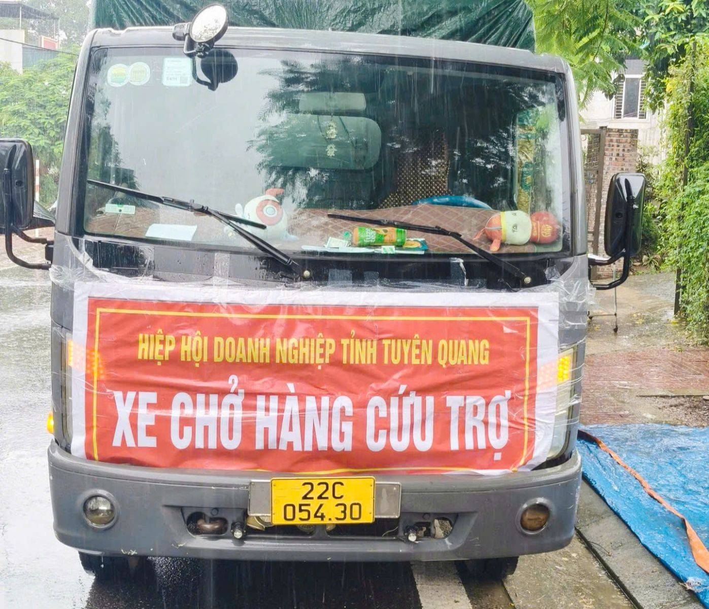 Doanh nghiệp Tuyên Quang chung tay sẻ chia khó khăn với đồng bào vùng lũ Tân Quang