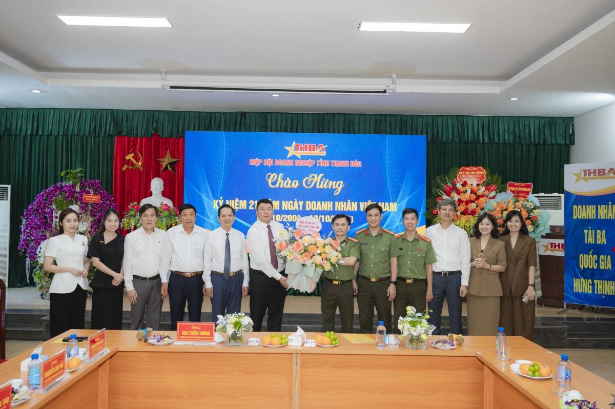 Lãnh đạo tỉnh Thanh Hoá và đại diện các sở, ngành đến thăm, chúc mừng Hiệp hội Doanh nghiệp tỉnh nhân ngày 13/10