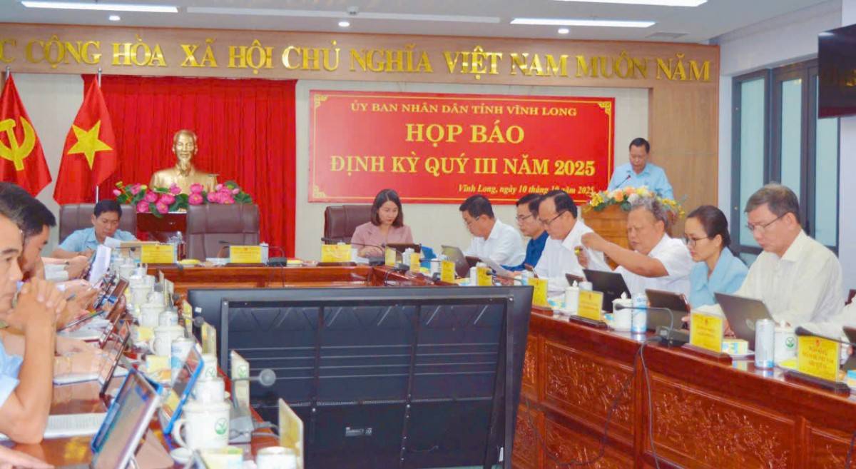  Buổi họp báo chủ trì là lãnh đạo văn phòng UBND,, ban tuyên gáio và Dân vận tỉnh uỷ và Sở Văn hoá- Thể thao và du lcihj tỉnh