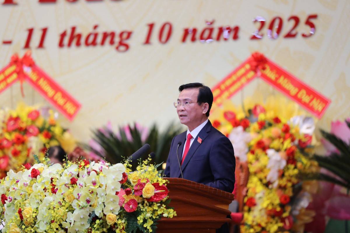 Phó Bí thư Tỉnh ủy, Chủ tịch UBND tỉnh Lâm Đồng Hồ Văn Mười giải trình các ý kiến tại Đại hội Đảng bộ tỉnh