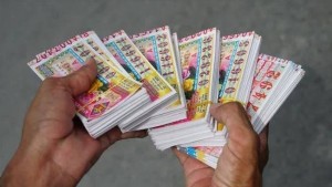 Những tờ vé số 10.000 đồng kể chuyện dòng tiền nghìn tỷ của ngành siêu lợi nhuận