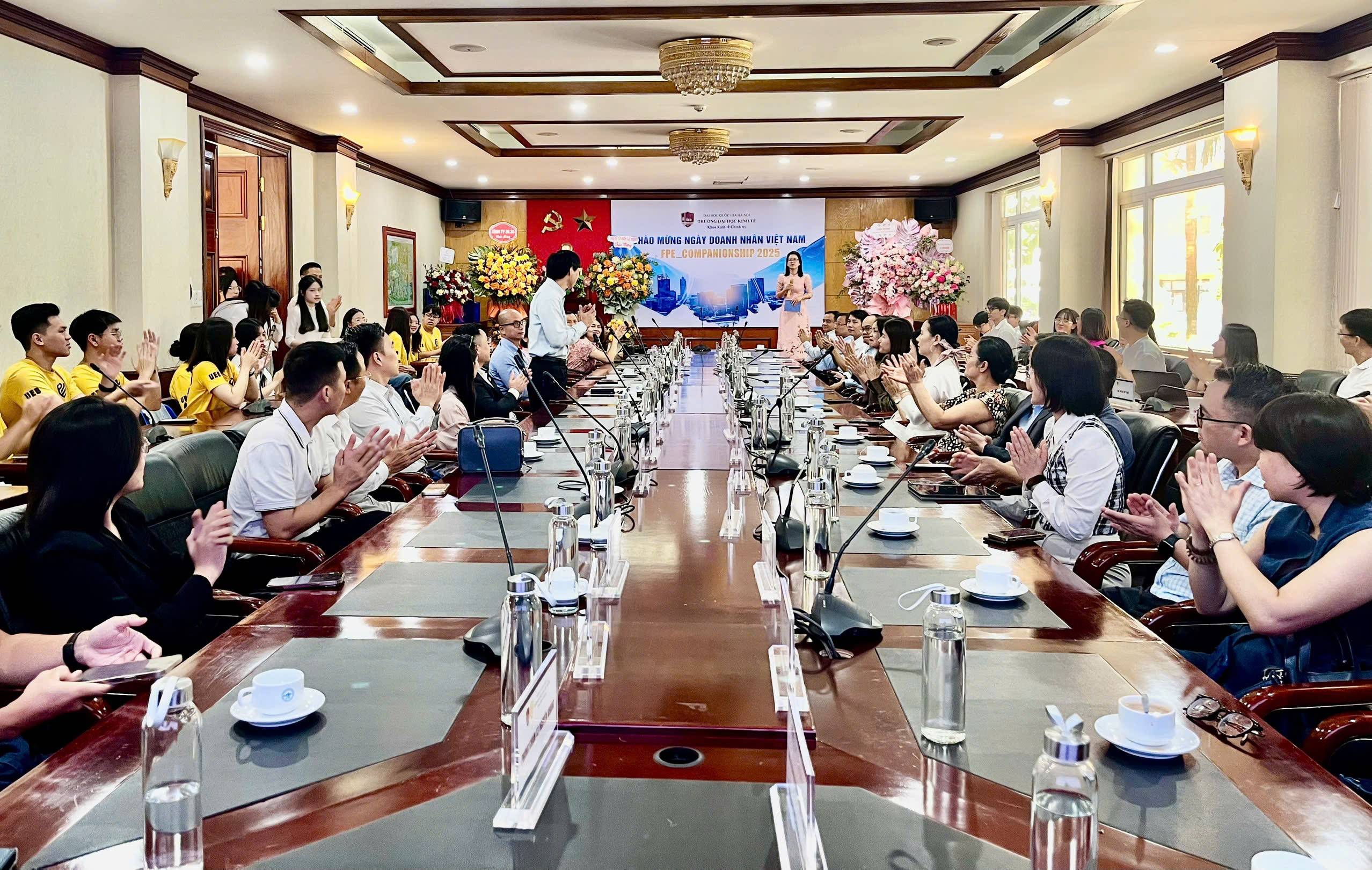 tọa đàm “Hợp tác Trường Đại học và Doanh nghiệp”