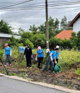Phường Mũi Né ra quân vệ sinh môi trường, trồng cây xanh chào mừng Đại hội Đảng bộ Lâm Đồng