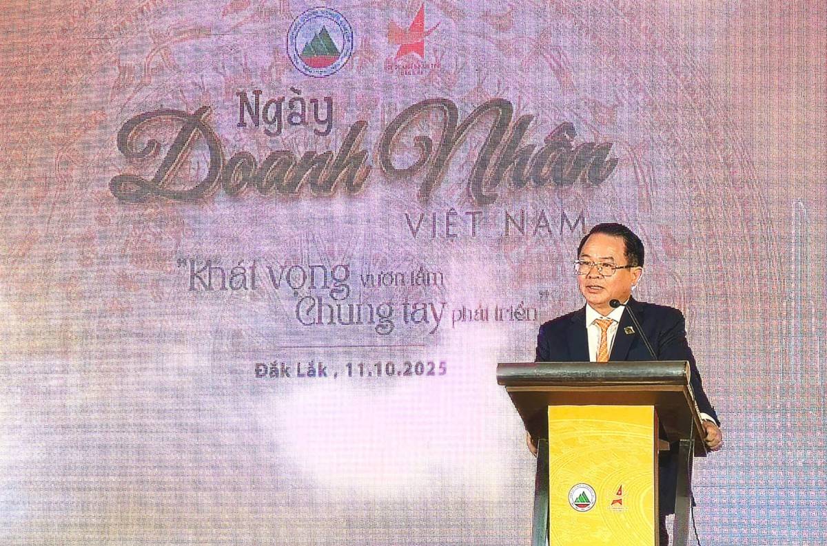 Chủ tịch Hiệp hội Doanh nghiệp tỉnh Đắk Lắk Huỳnh Văn Dũng phát biểu tại buổi lễ. 