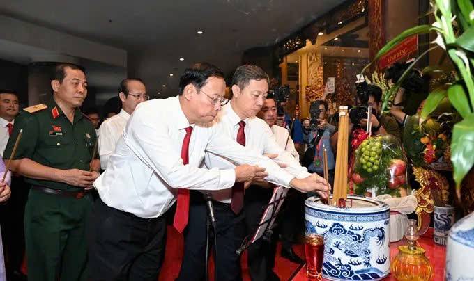 Tại Đền Tưởng niệm các Vua Hùng, 