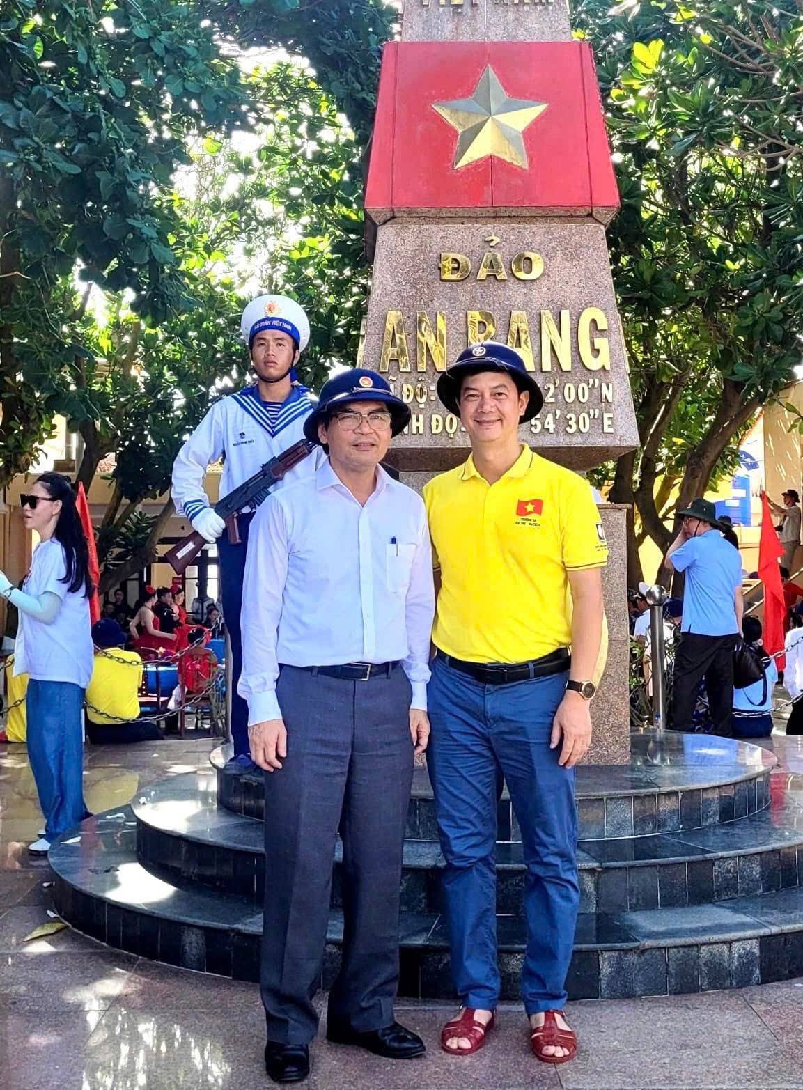 Chuyên gia Lại Hoàng Dương cùng Ông Tô Hoài Nam, Phó Chủ tịch Thường trực, kiêm Tổng Thư ký Hiệp hội Doanh nghiệp nhỏ và vừa Việt Nam tại chuyến thăm Trường Sa