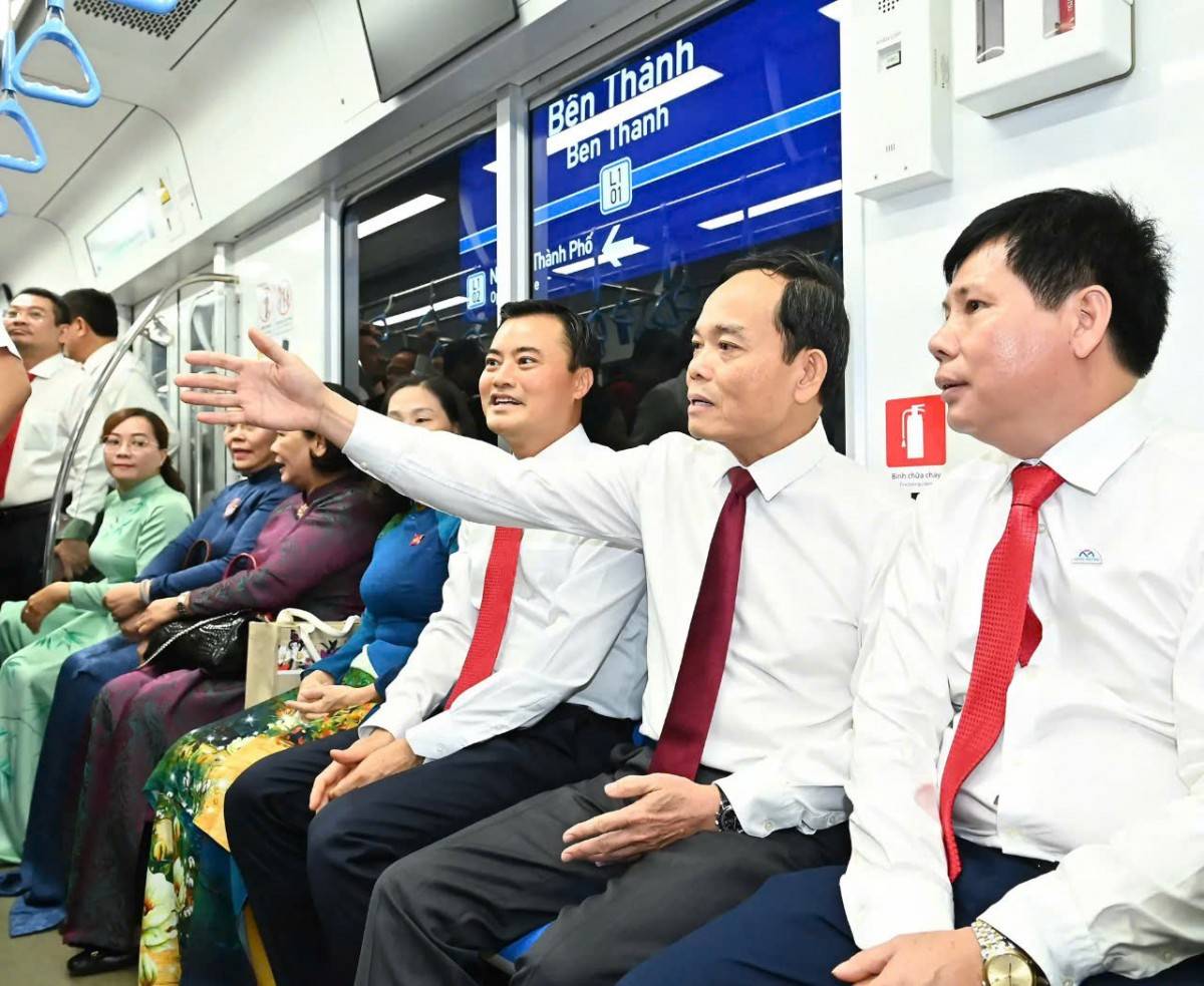 Đoàn đại biểu dự Đại hội Đảng bộ TP.Hồ Chí Minh tham quan, trải nghiệm tuyến Metro số 1 (Bến Thành – Suối Tiên)