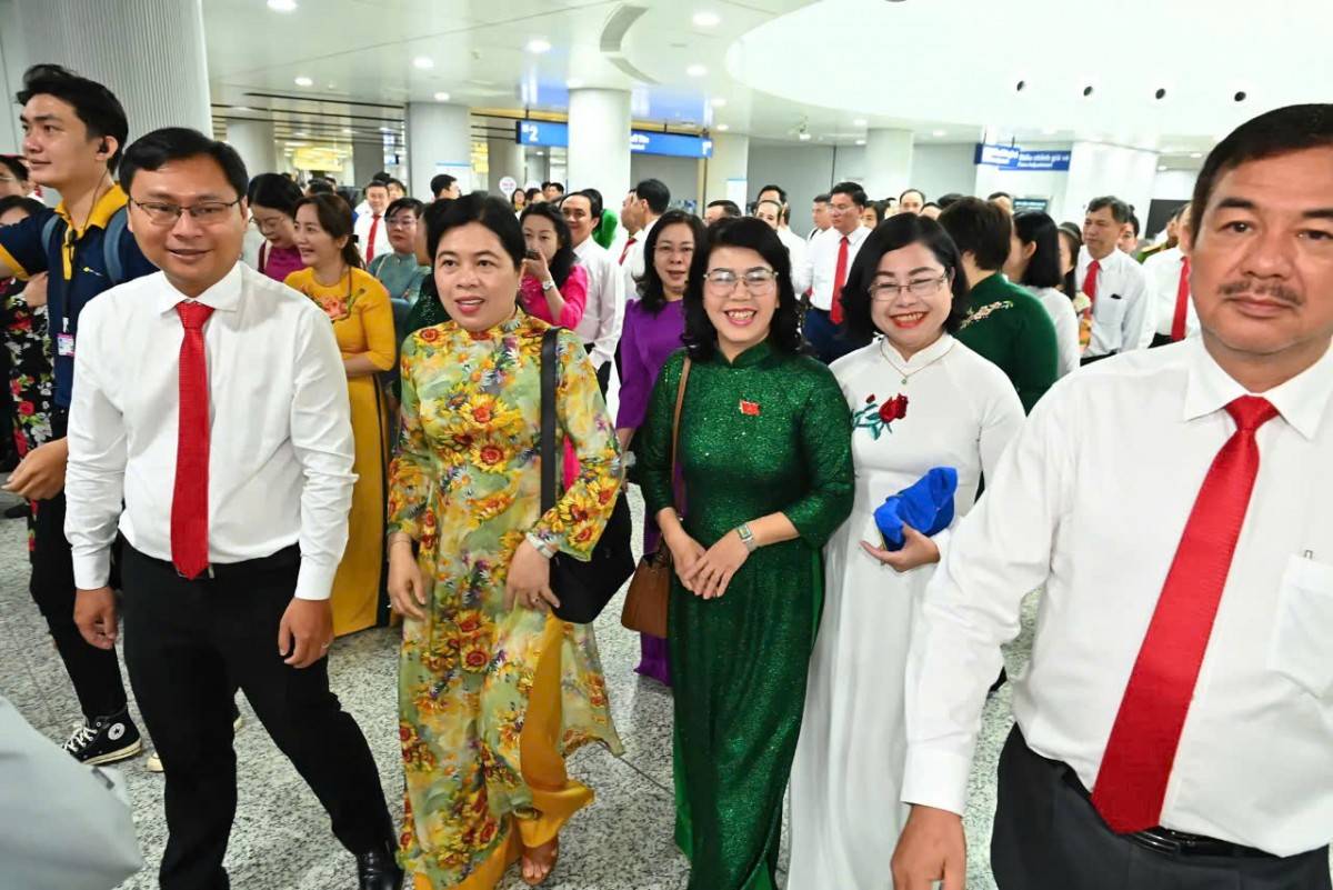 Đoàn đại biểu dự Đại hội Đảng bộ TP.Hồ Chí Minh tham quan, trải nghiệm tuyến Metro số 1 (Bến Thành – Suối Tiên)