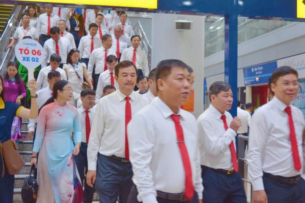 Đoàn đại biểu dự Đại hội Đảng bộ TP.Hồ Chí Minh tham quan, trải nghiệm tuyến Metro số 1 (Bến Thành – Suối Tiên)