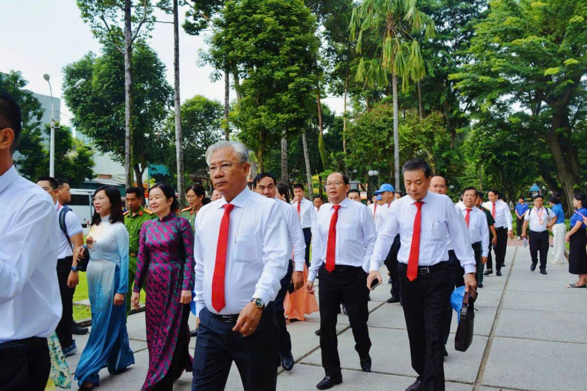 Đoàn đại biểu dự Đại hội Đảng bộ TP.Hồ Chí Minh tham quan, trải nghiệm tuyến Metro số 1 (Bến Thành – Suối Tiên)