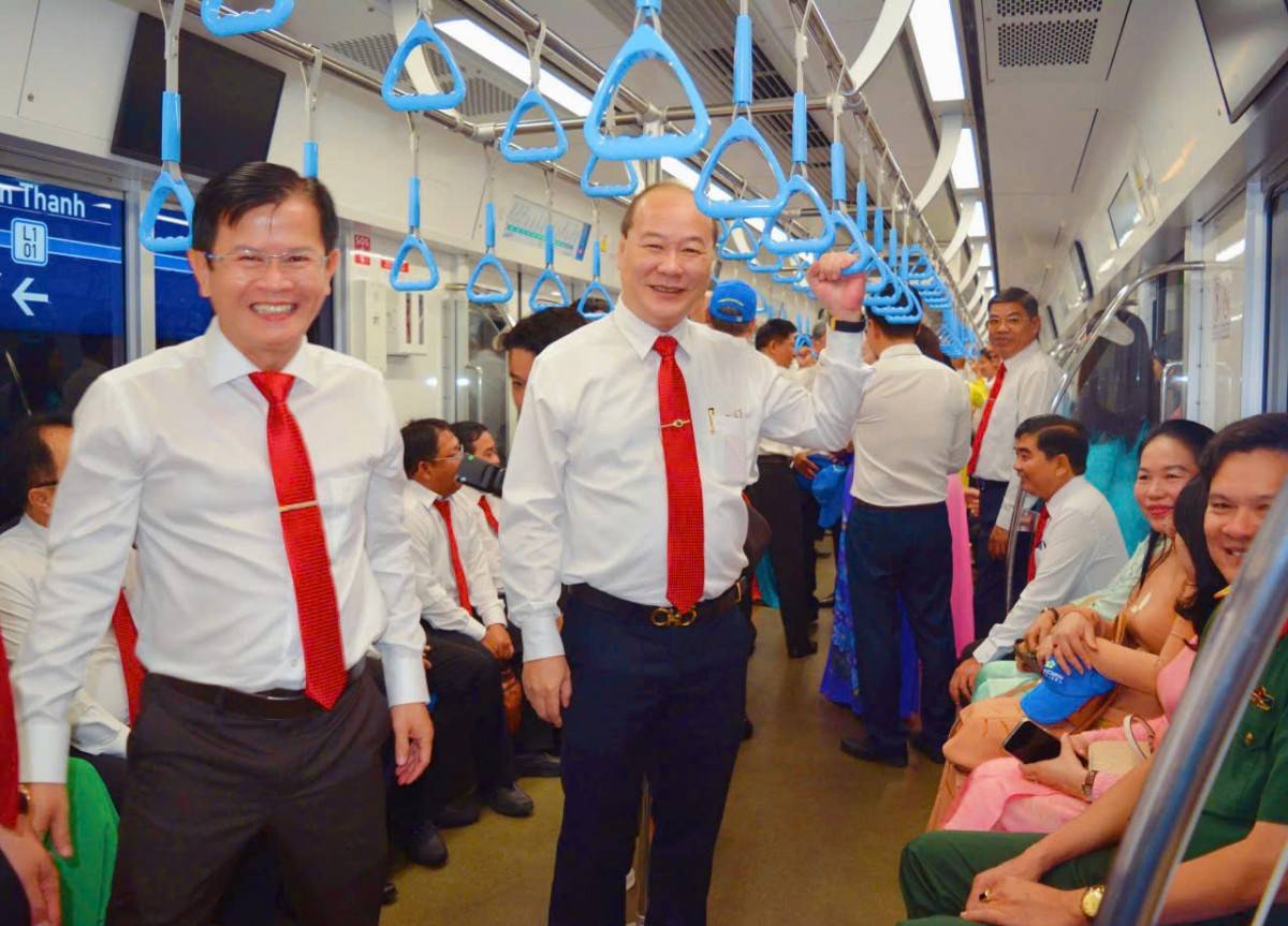 Đoàn đại biểu dự Đại hội Đảng bộ TP.Hồ Chí Minh tham quan, trải nghiệm tuyến Metro số 1 (Bến Thành – Suối Tiên)