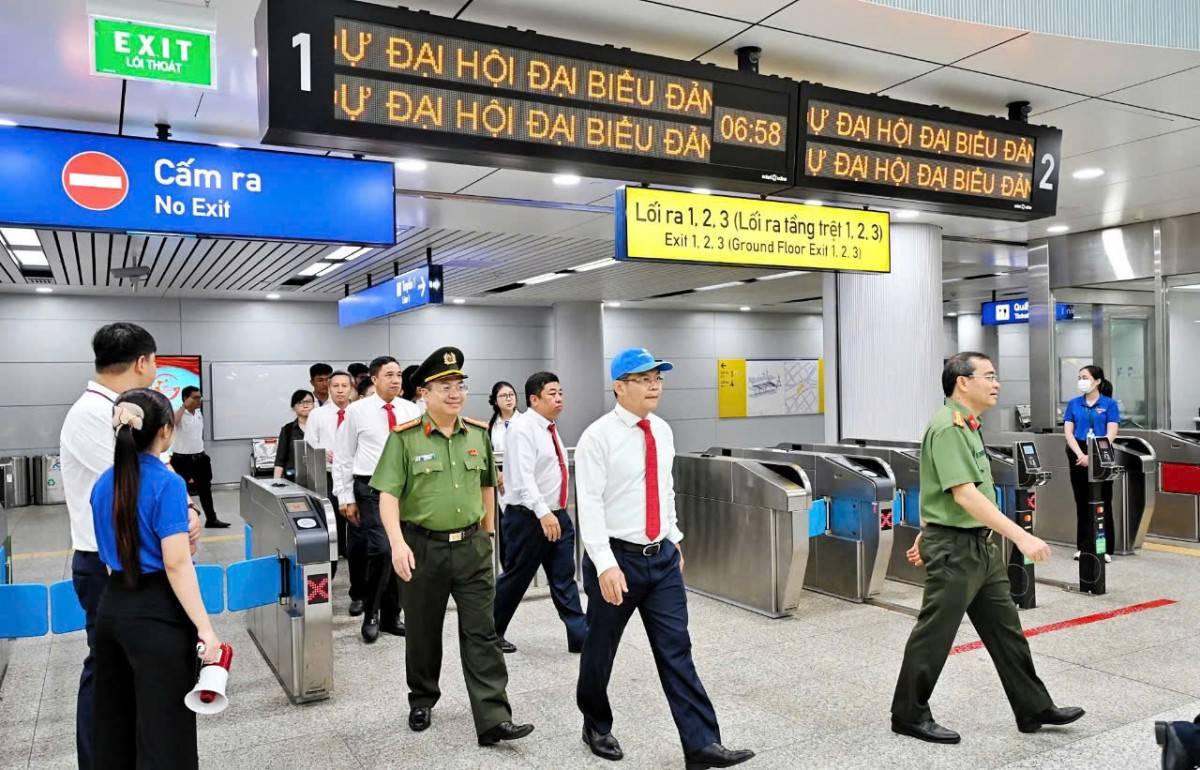 Đoàn đại biểu dự Đại hội Đảng bộ TP.Hồ Chí Minh tham quan, trải nghiệm tuyến Metro số 1 (Bến Thành – Suối Tiên)