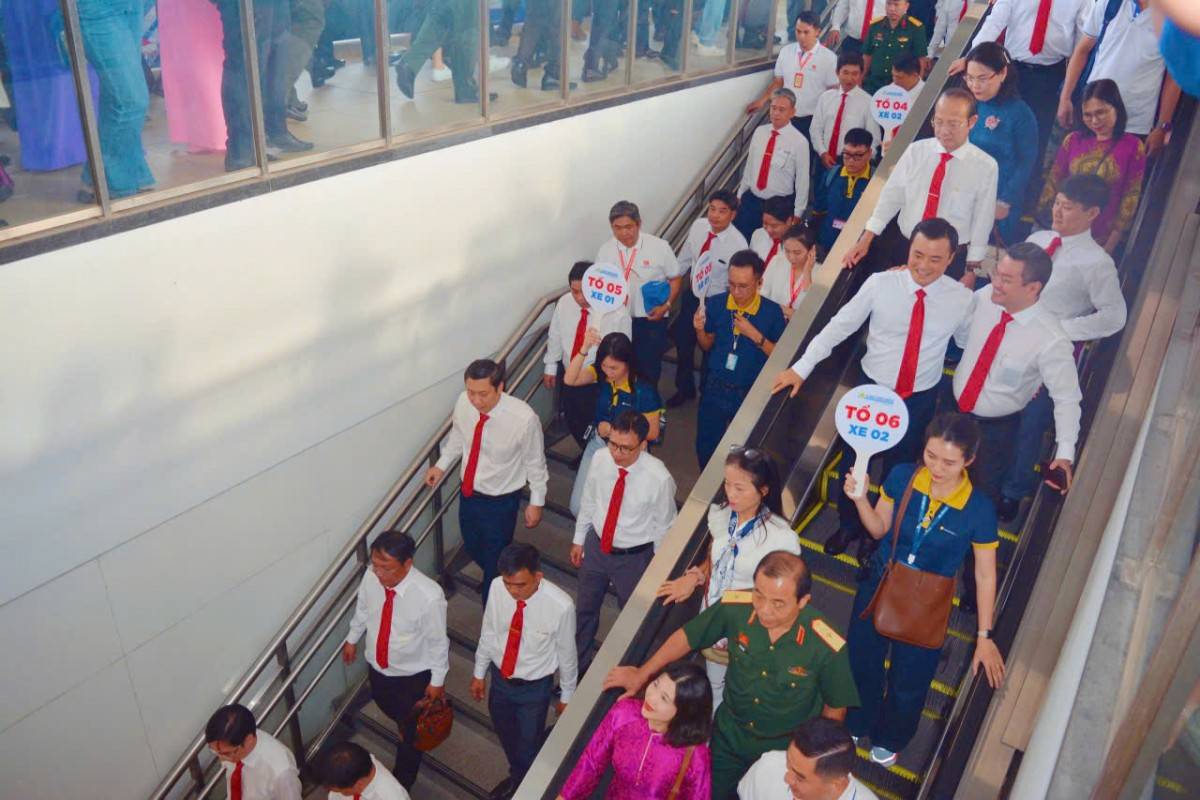 Đoàn đại biểu dự Đại hội Đảng bộ TP.Hồ Chí Minh tham quan, trải nghiệm tuyến Metro số 1 (Bến Thành – Suối Tiên)