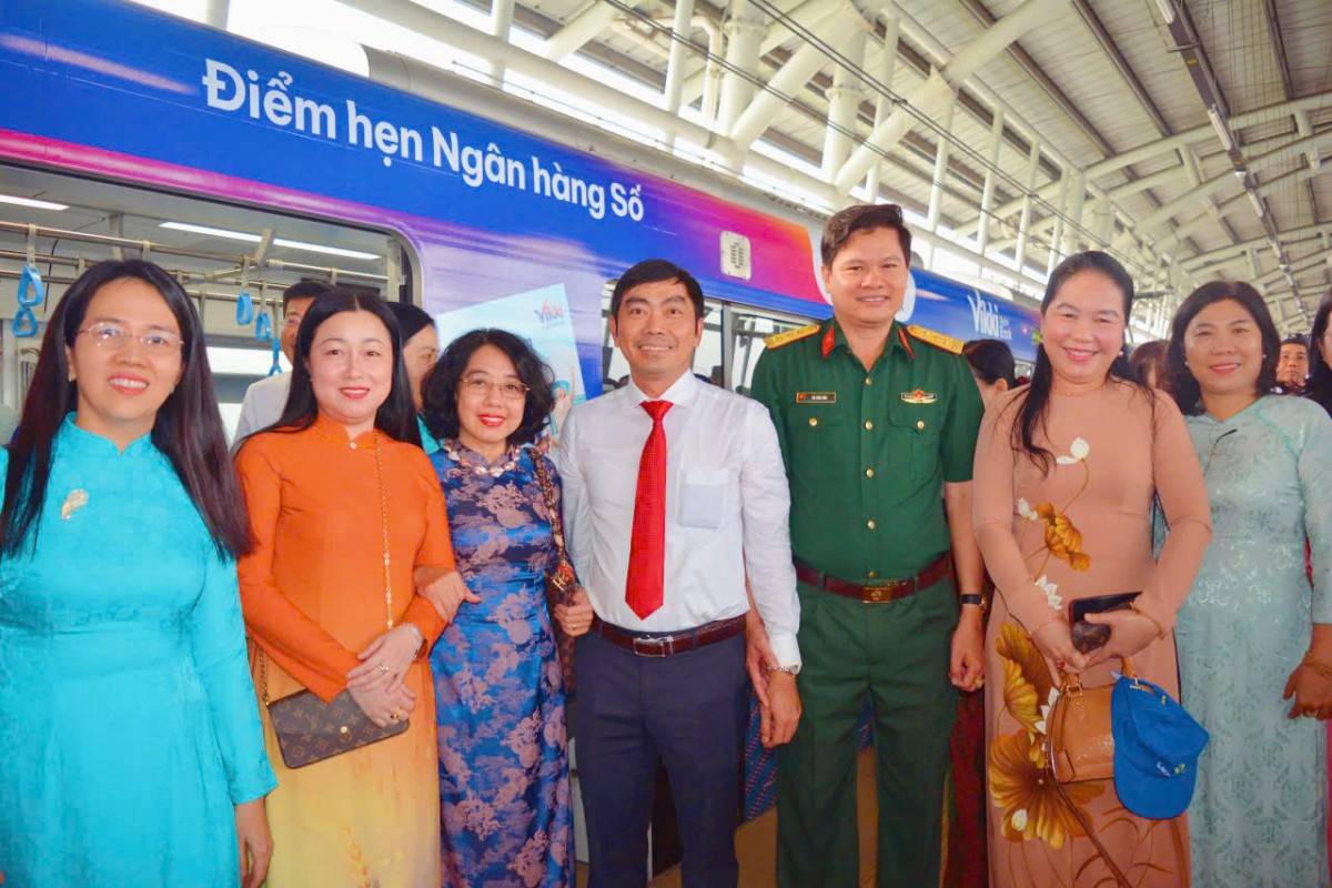 Đoàn đại biểu dự Đại hội Đảng bộ TP.Hồ Chí Minh tham quan, trải nghiệm tuyến Metro số 1 (Bến Thành – Suối Tiên)