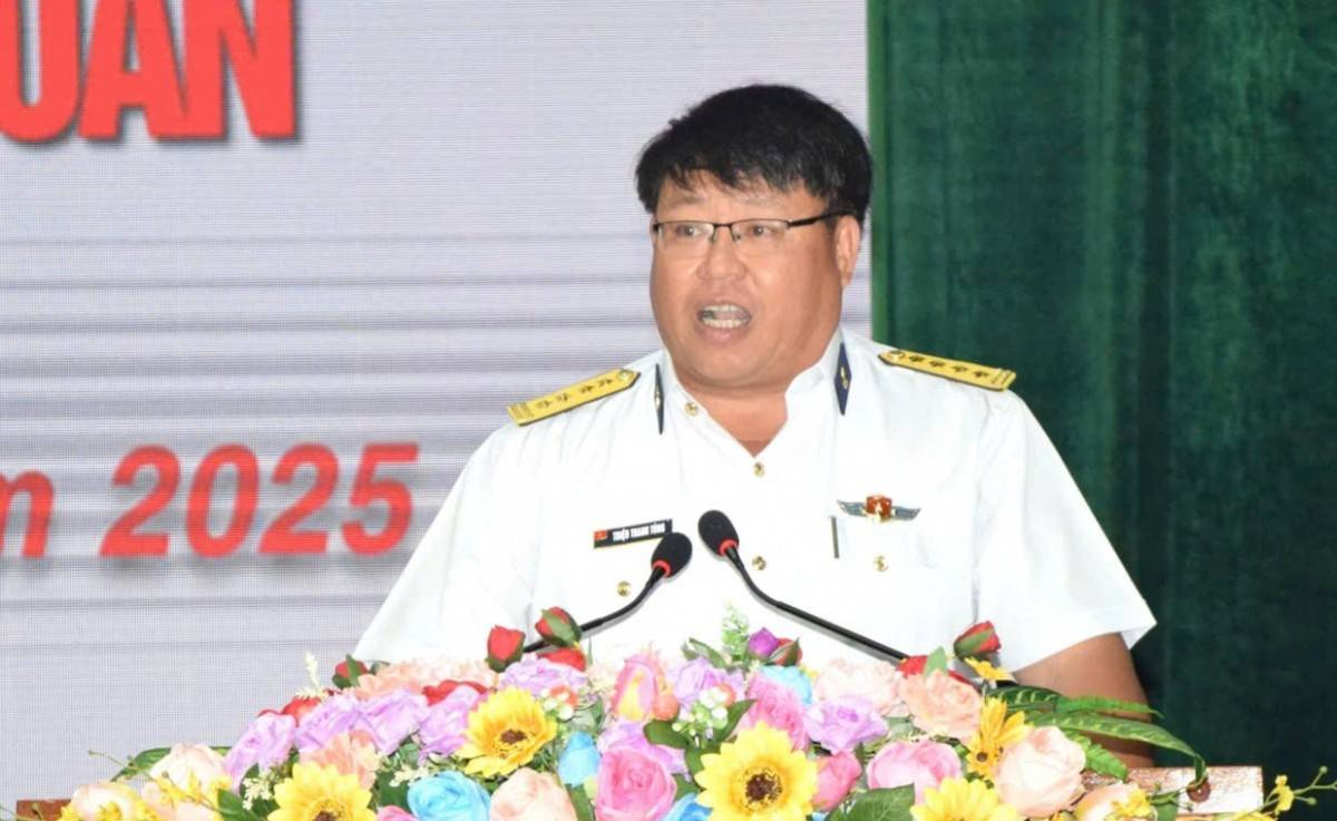Đại tá Triệu Thanh Tùng - Phó tư lệnh Vùng 2 Hải quân - thông tin tại buổi gặp mặt
