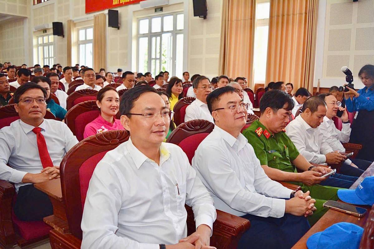 Đoàn đại  biểu  đến  tham  quan  thực  tế  Vùng  2 Hải  quân