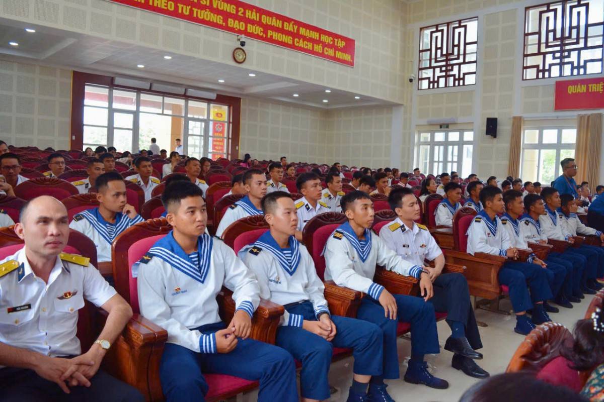 TP. Hồ Chí Minh: Đoàn đại biểu thăm, làm việc tại Vùng 2 Hải quân, Cảng quốc tế Gemalink và KCN chuyên sâu Phú Mỹ 3