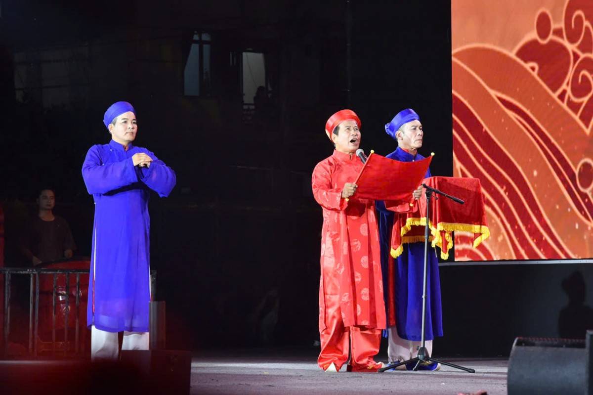 Nghi lễ tuyên đọc Văn tế Đức Thánh Trần