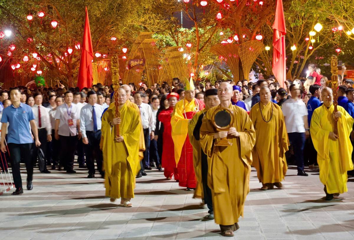 Cung tuyên văn tế Hưng Đạo Đại Vương tên thật là Trần Quốc Tuấn