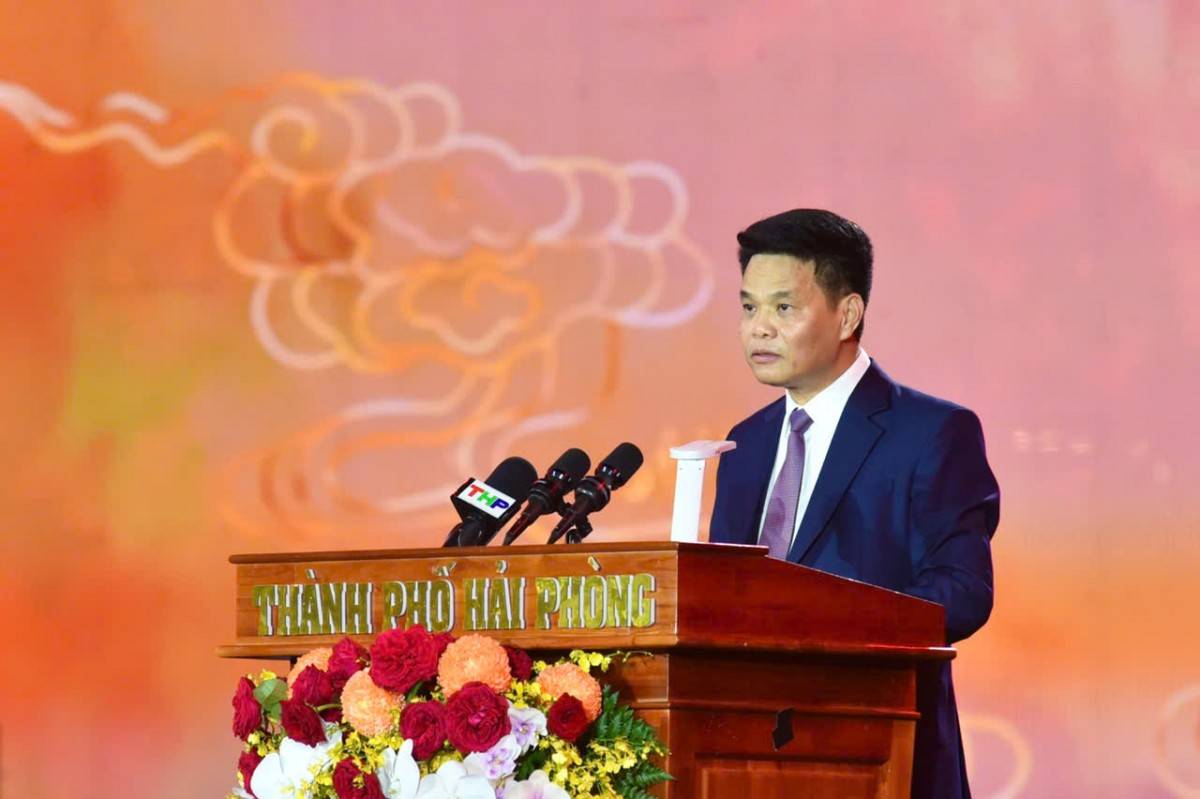 Đồng chí Lê Ngọc Châu - Chủ tịch UBND thành phố phát biểu tại buổi lễ