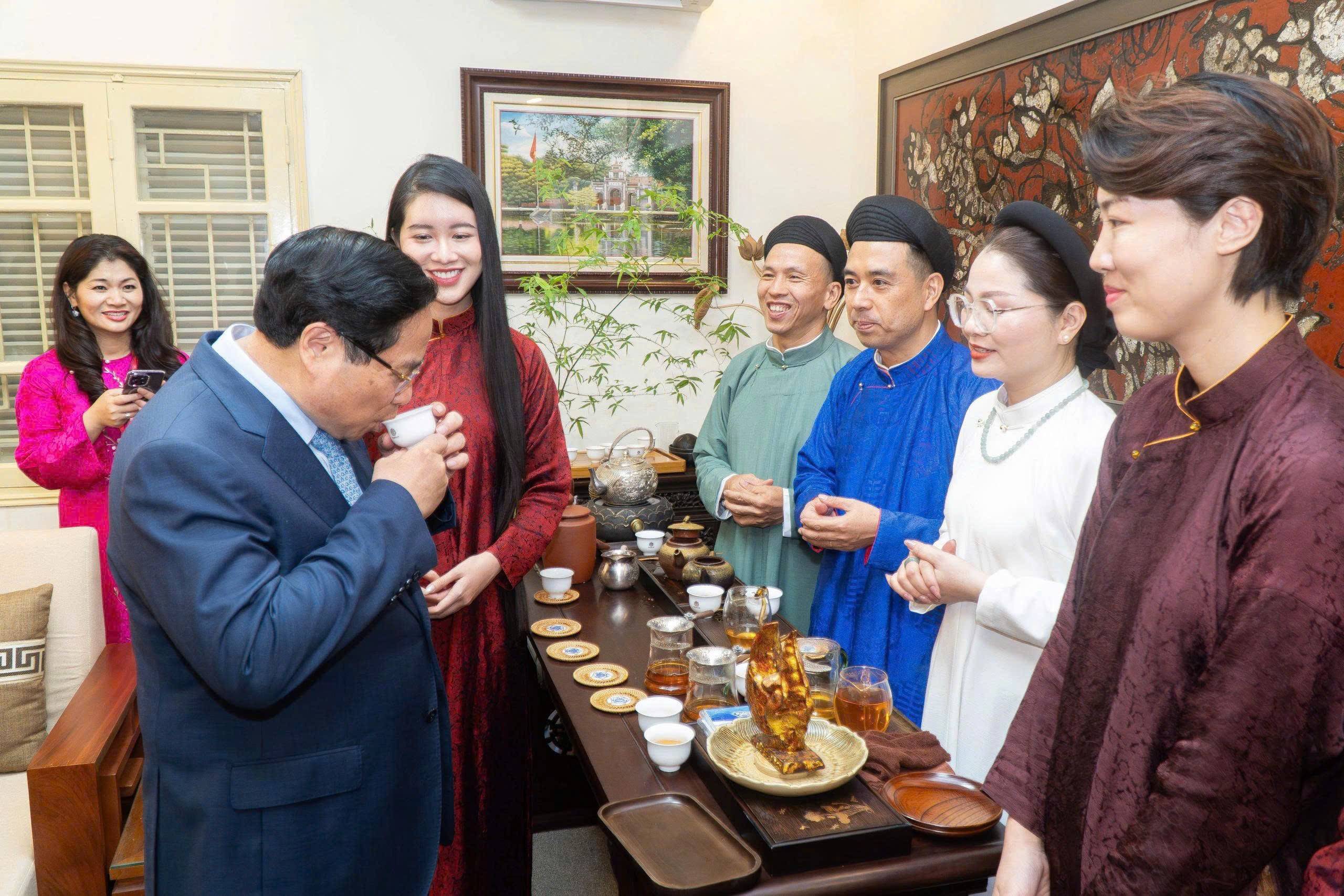 Tôn vinh trà đạo Việt Nam – “Di sản trong lòng di sản” tại Hoàng Thành Thăng Long