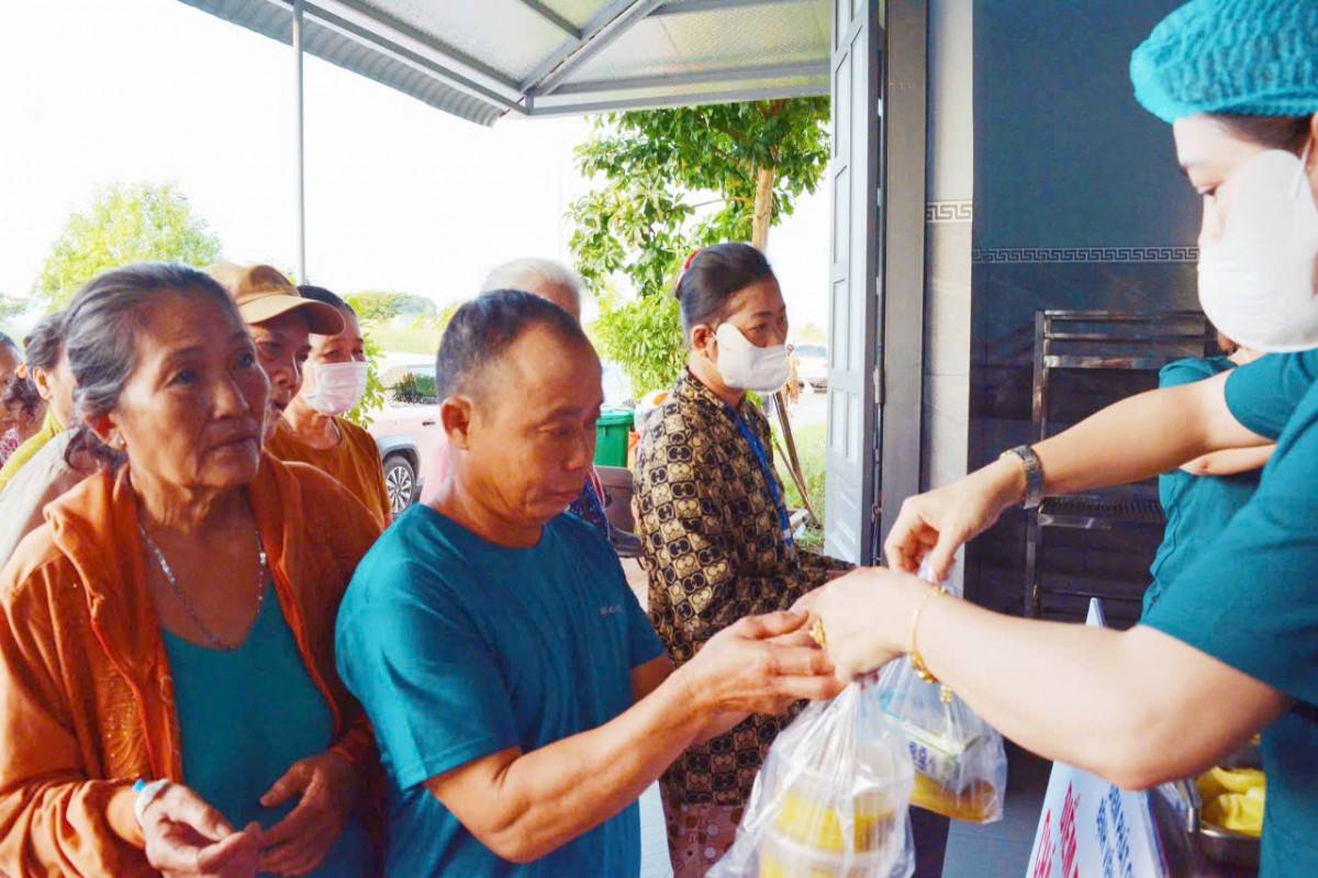 Niềm vui và sự hân hoan của bà con là động lực để nhóm Nồi cháo Nhân Ái Vũng Tàu 2 Tâm Thắng không ngừng phát triển, tiếp tục mang đến cho bệnh nhân, người nhà và bà con khó khăn những suất ăn đượm tình ngườ