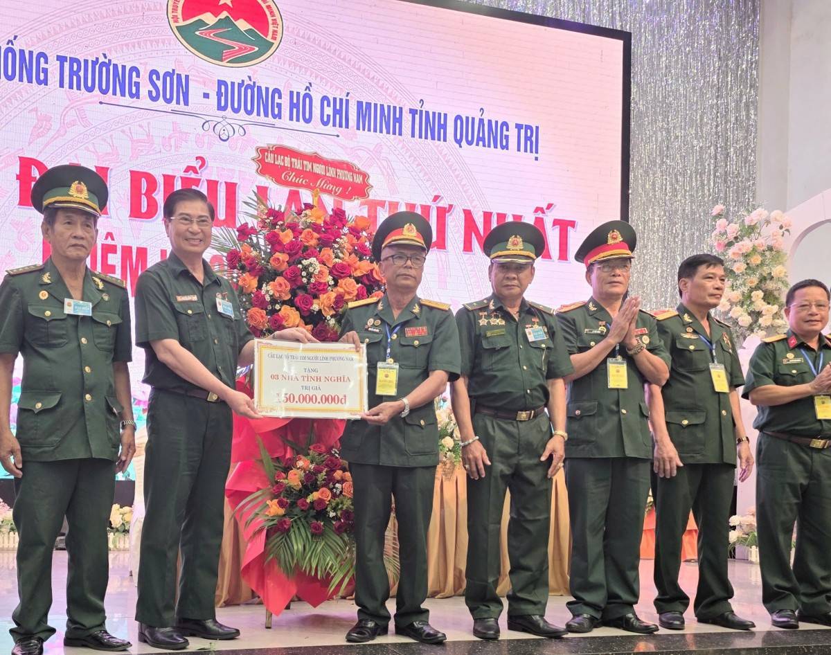 ĐOÀN CÂU LẠC BỘ TRÁI TIM NGƯỜI LÍNH PHƯƠNG NAM DỰ ĐẠI HỘI ĐẠI BIỂU HỘI TRUYỀN THỐNG TRƯỜNG SƠN ĐƯỜNG HỒ CHÍ MINH TỈNH QUẢNG TRỊ LẦN THỨ NHẤT ( 2025 - 2030 ) VÀ TRAO TẶNG 150 TRIỆU ĐỒNG.