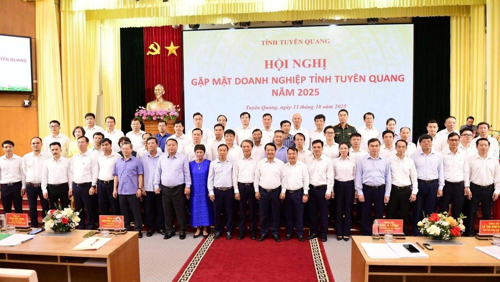 Tuyên Quang tôn vinh doanh nhân bản lĩnh, sáng tạo vì sự phát triển quê hương