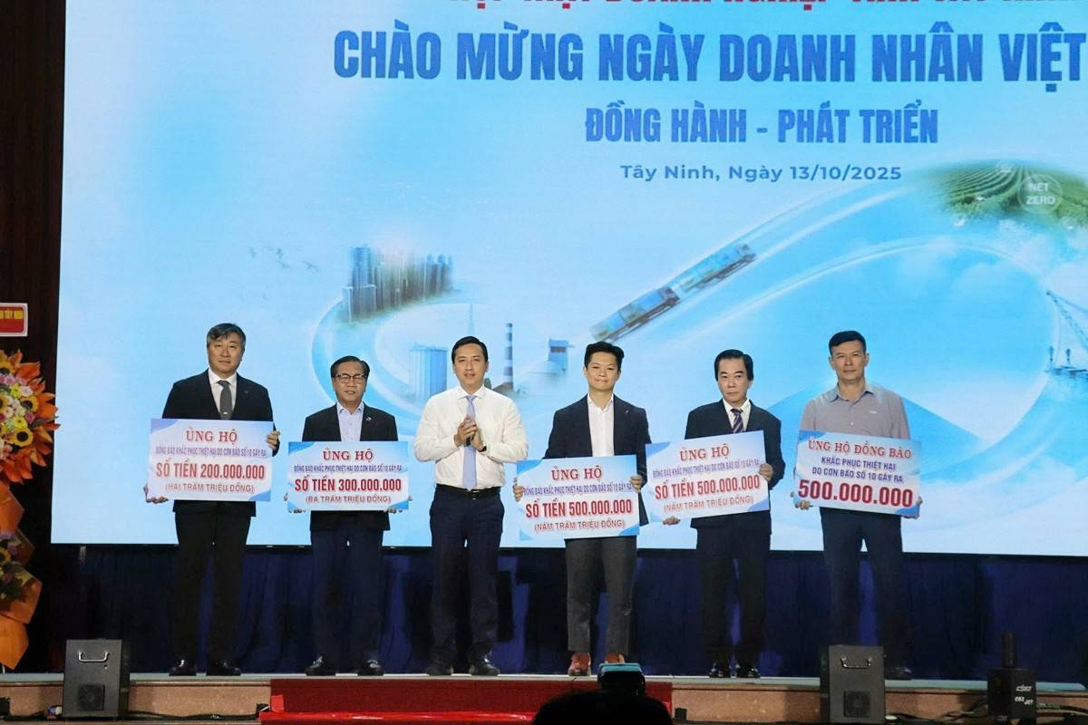 ủng hộ đồng bào khắc phục thiệt hại do bão lũ gây ra