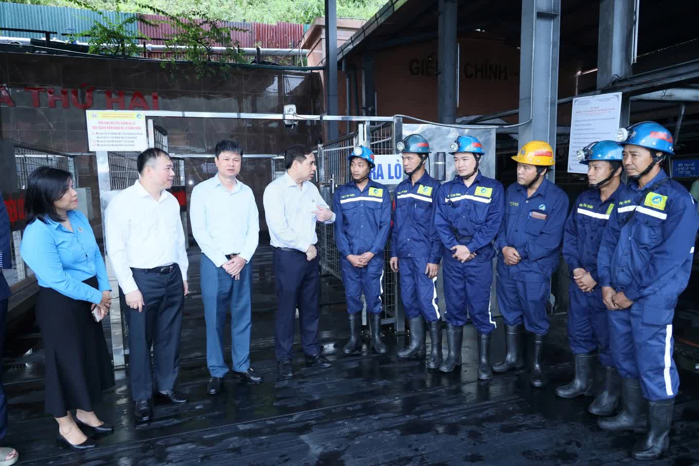 Cục Việc làm làm việc với Công ty Than Nam Mẫu về công tác an toàn vệ sinh lao động