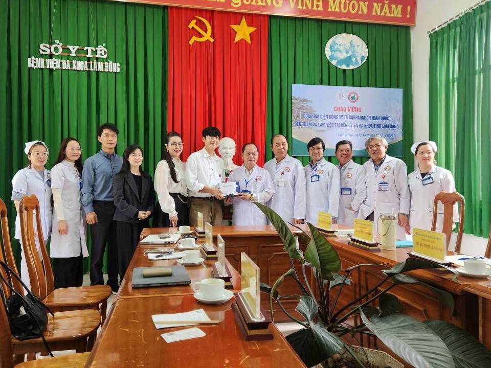 FPT kết nối cùng TR tặng thiết bị đo chức năng phổi ứng dụng AI cho các bệnh viện tại Việt Nam