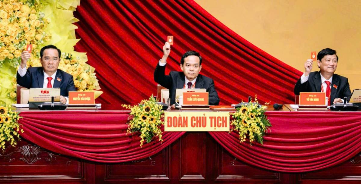 Tại ngày làm việc cuối cùng, đại hội đã thông qua nghị quyết Đại hội đại biểu Đảng bộ TP.HCM lần I, nhiệm kỳ 2025-2030 - Ảnh: THANH HIỆP