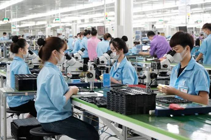 Đề xuất tăng lương tối thiểu vùng năm 2026: Lao động qua đào tạo được trả cao hơn ít nhất 7%