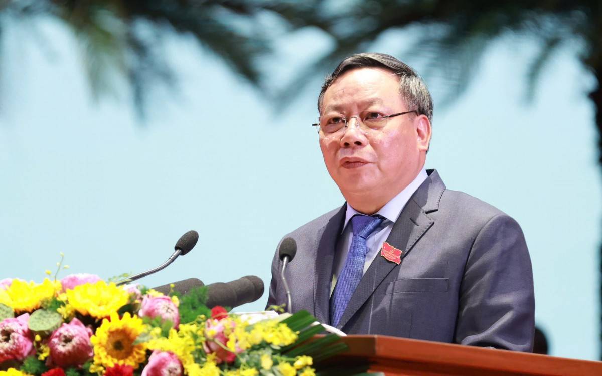 Phó Bí thư Thường trực Thành ủy Hà Nội Nguyễn Văn Phong trình bày Báo cáo chính trị Đại hội đại biểu Đảng bộ thành phố Hà Nội lần thứ XVIII. 