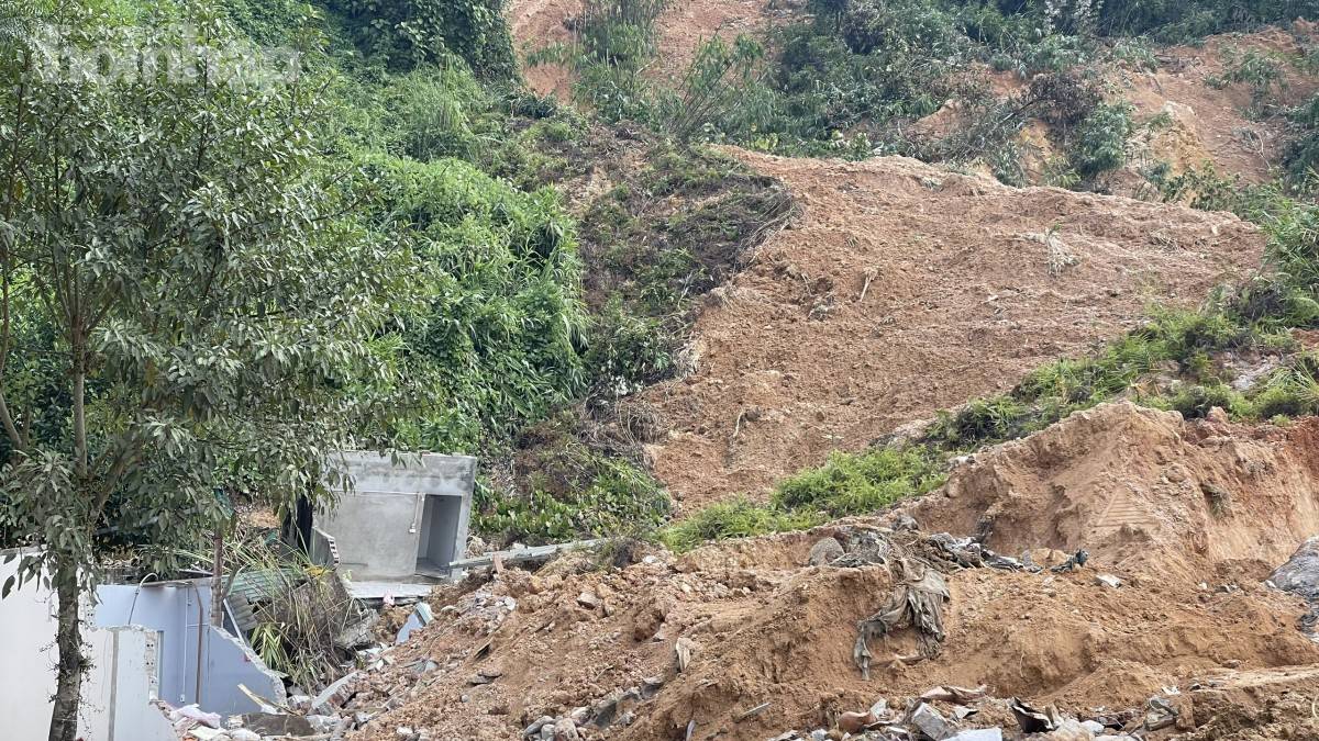 Lào Cai: Người phụ nữ mất chồng, mất nhà sau mùa mưa bão