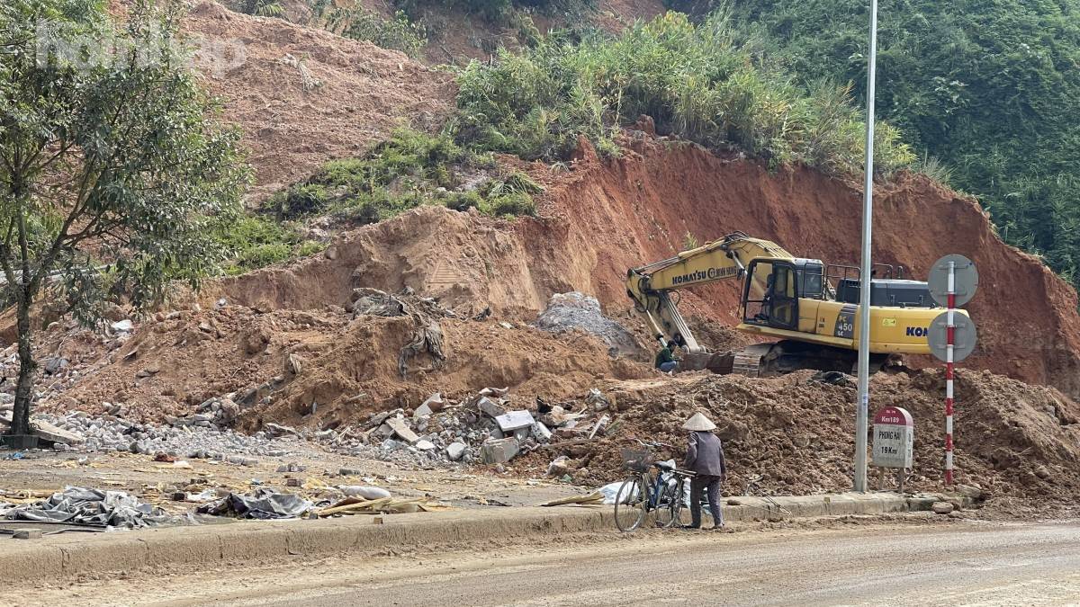 Lào Cai: Người phụ nữ mất chồng, mất nhà sau mùa mưa bão