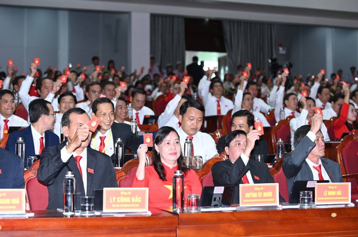  Đảng bộ Cà Mau xác định phương châm hành động: “Đoàn kết – Dân chủ – Trách nhiệm – Đột phá – Phát triển.” 