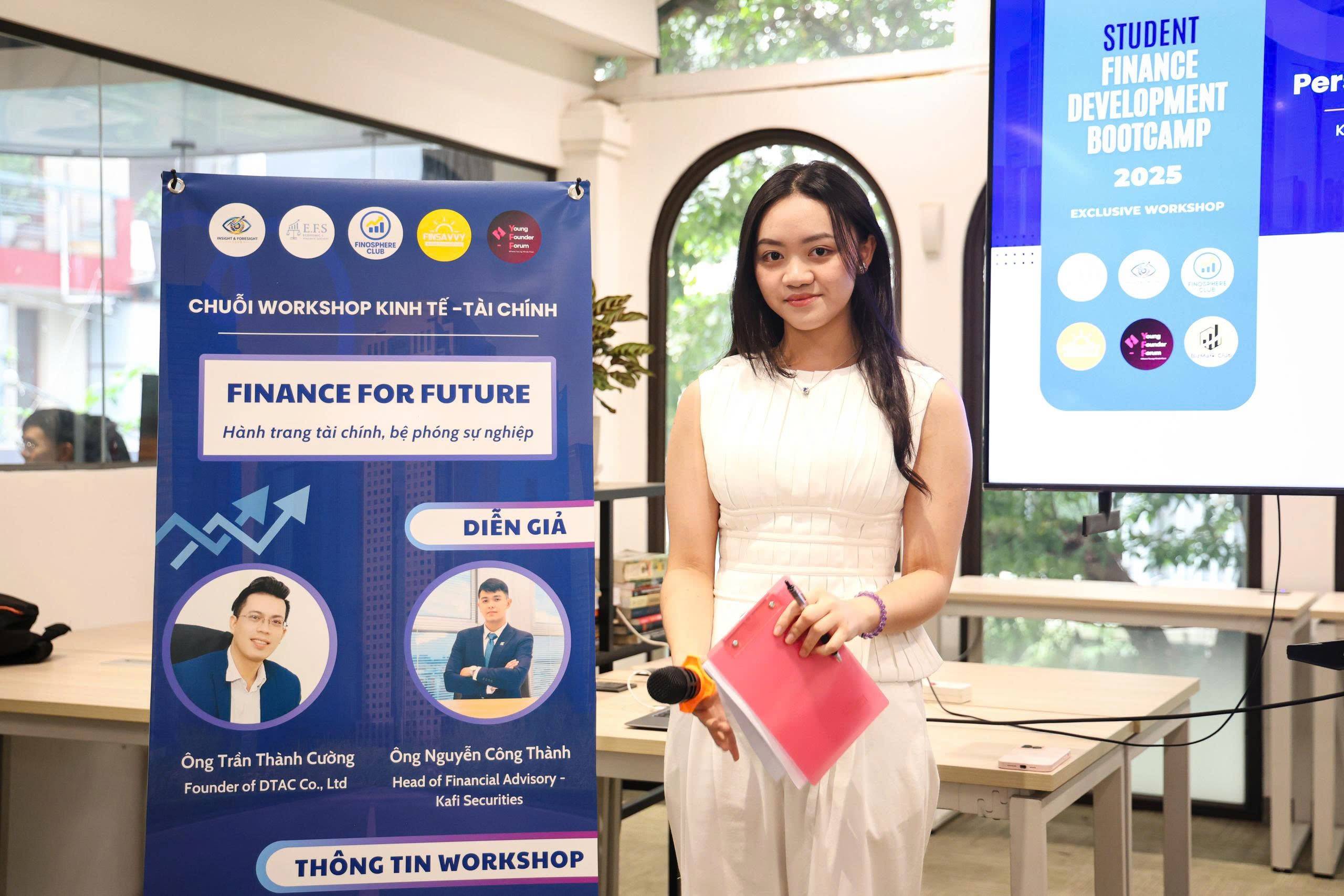 Từ lớp học đến thực tế: Gen Z đang tự dạy nhau quản lý tài chính cá nhân