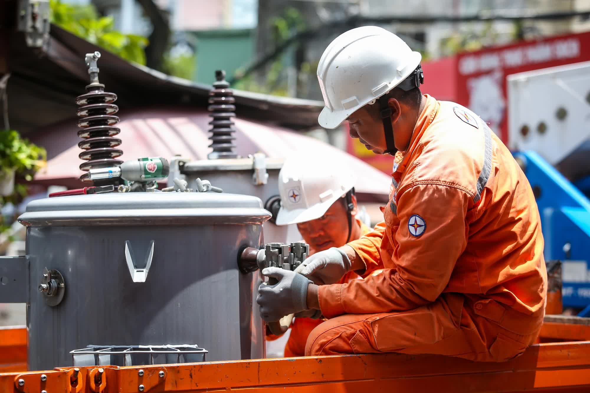 Vì sao giá điện vẫn chịu thuế VAT 10% và chưa thể áp dụng “một giá”?