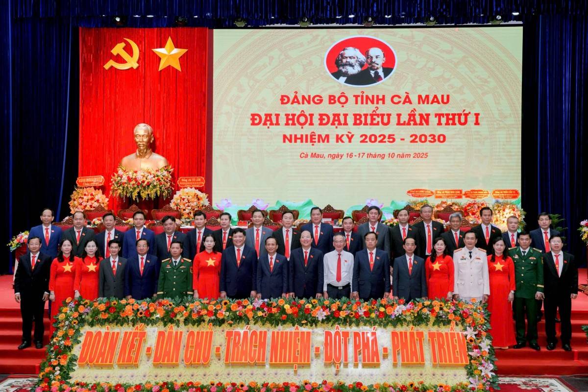 Đoàn đại biểu Đảng bộ tỉnh Cà Mau dự Đại hội đại biểu toàn quốc lần thứ XIV của Đảng